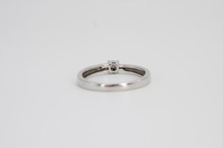 P22352SNJ Anillo oro blanco de 18 k con diamante