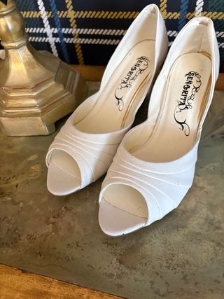 Zapatos SENORITA blancos peep toe