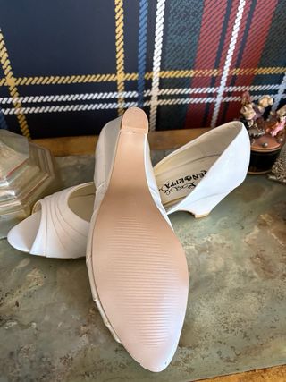 Zapatos SENORITA blancos peep toe