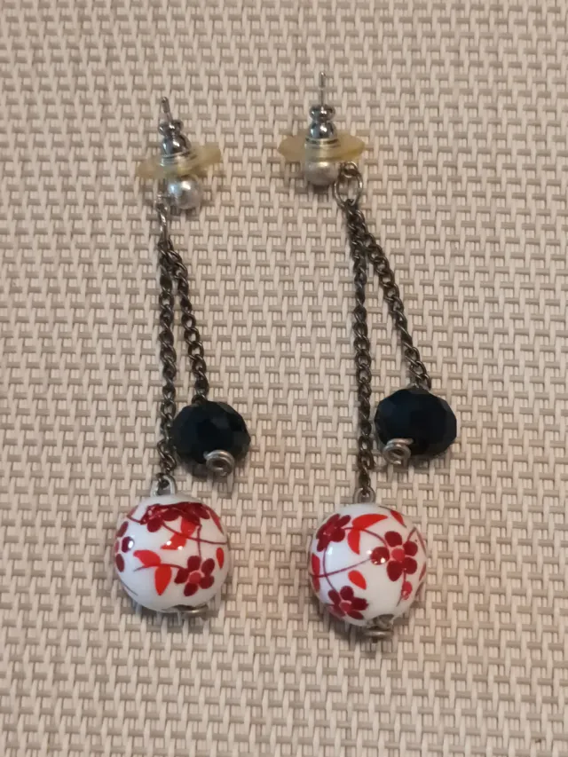 Pendientes cadenas con bolas decoradas