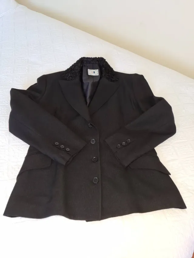 Chaqueta negra cuello Astracán