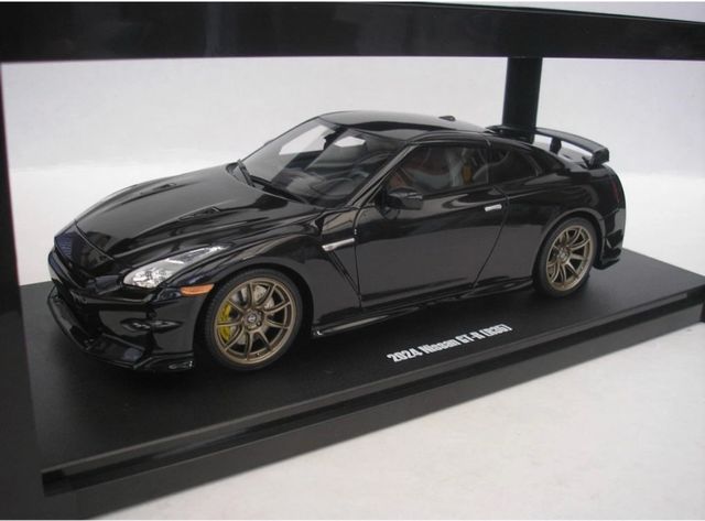 Nissan GT-R R35 1:18 Takumi