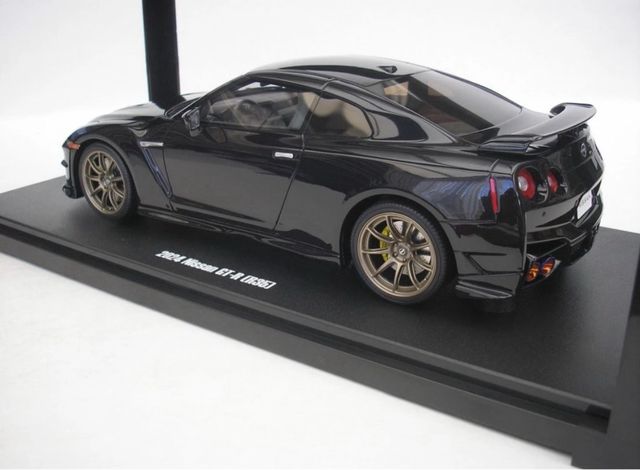 Nissan GT-R R35 1:18 Takumi