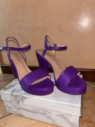 Scarpe con tacco viola