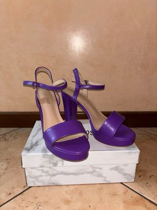 Scarpe con tacco viola