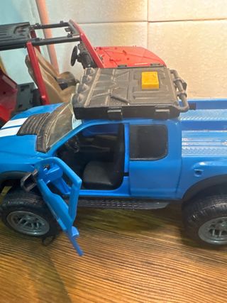 Lotto 3 macchinine giocattolo: Jeep, camioncino, auto sportiva