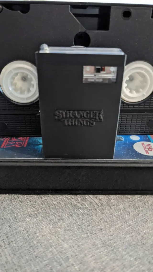 Lampada Stranger Things VHS