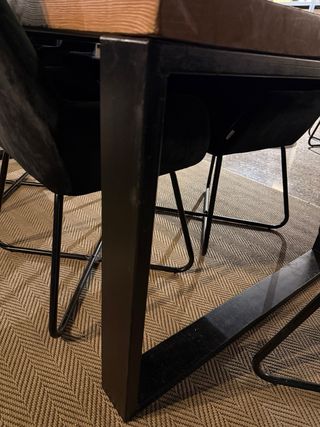 Mesa madera maciza y hierro estilo industrial