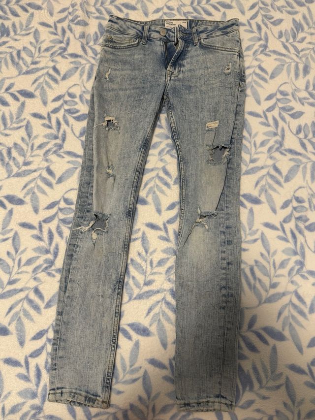 Pantalones vaqueros Bershka desgastados