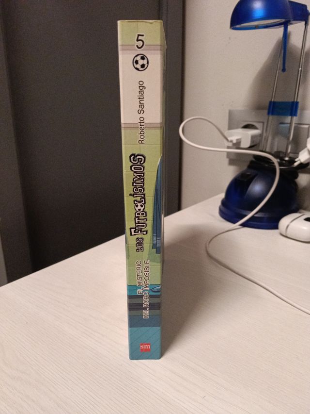 Los Futbolísimos 5: El misterio del robo imposi...