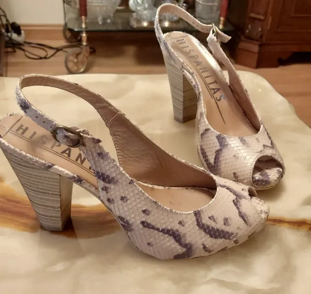 Zapatos Peep-toe Hispanitas Beige una vez puestos