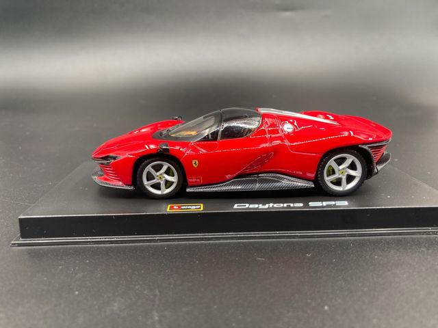 Burago Ferrari Daytona SP3 1/43