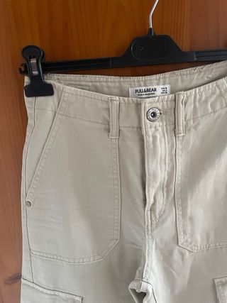 Pantalón cargo Pull&Bear beige
