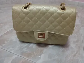 Borsa dorata trapuntata