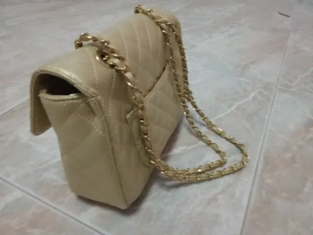 Borsa dorata trapuntata