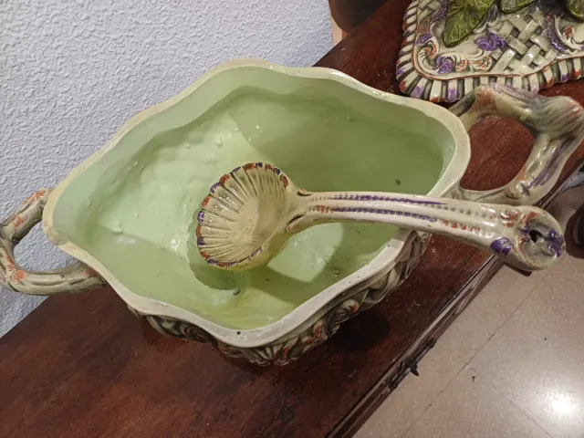 Sopa de Flor Cerâmica Vintage
