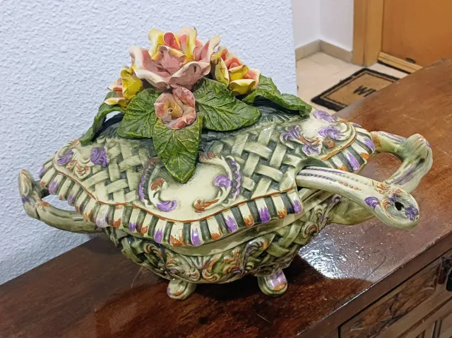 Sopa de Flor Cerâmica Vintage