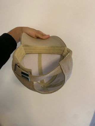 Gorra Guess Negra y gucci marrón