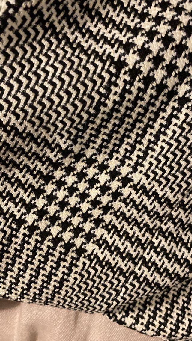 Falda Zara de tubo con estampado y etiqueta