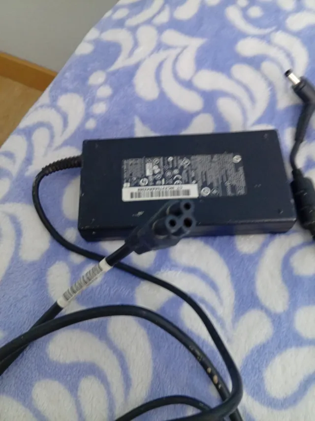 Cargador HP 120W para portátil y ordenador de mesa