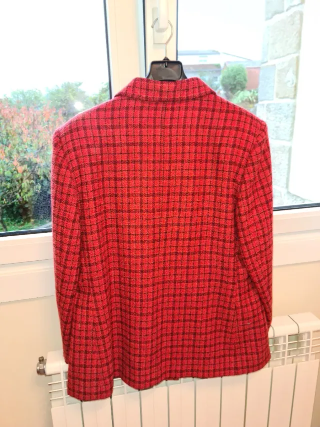 Traje cuadros rojo y negro