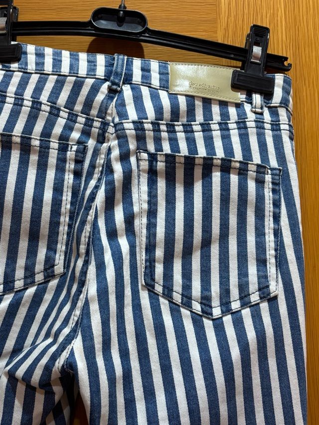 Pantalón vaquero rayas Stradivarius