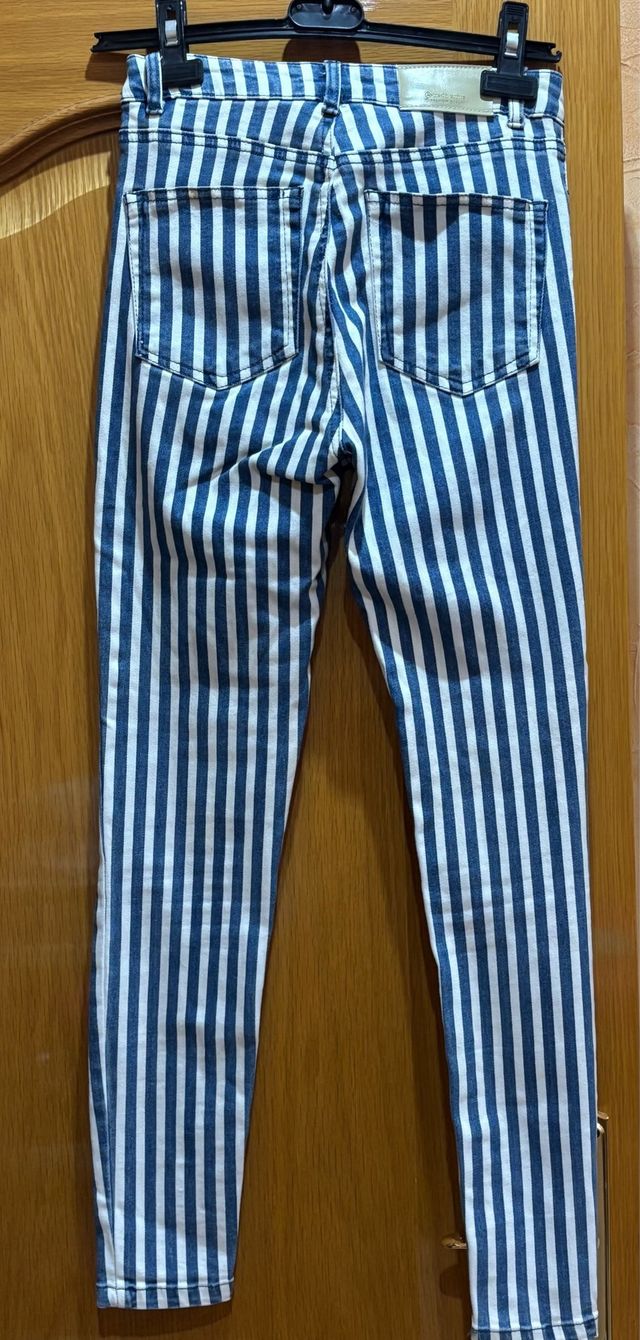 Pantalón vaquero rayas Stradivarius