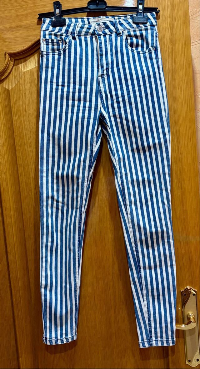 Pantalón vaquero rayas Stradivarius