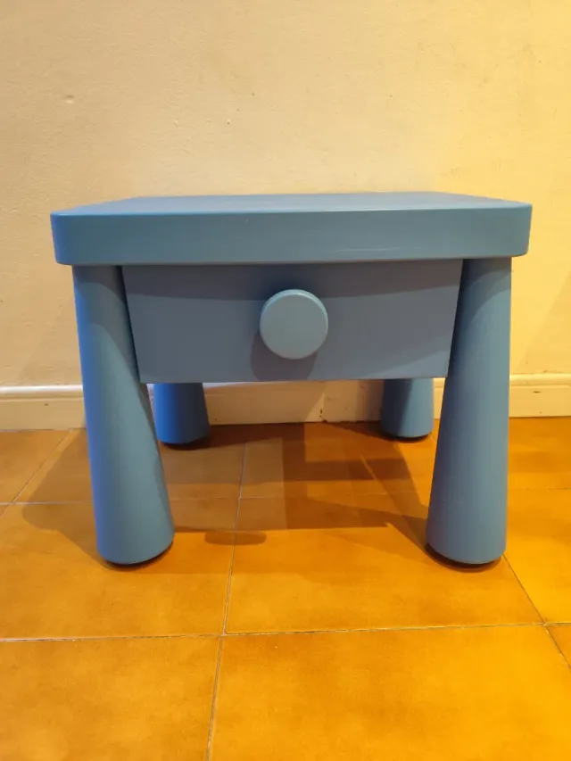 Mesa de cabeceira infantil azul