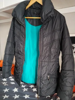Anorak ligero talla 42, mediana.