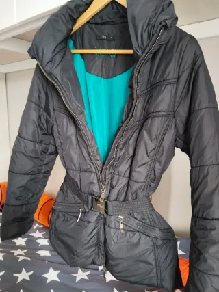 Anorak ligero talla 42, mediana.