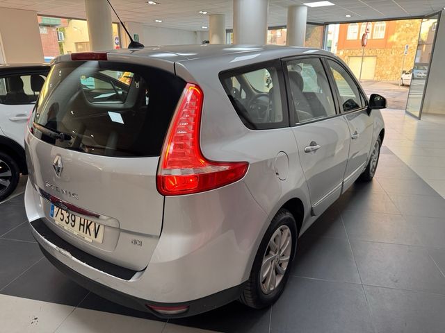 Renault Grand Scenic 2012