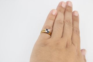 049-01-00071 Anillo oro 18K diamante y piedra azul