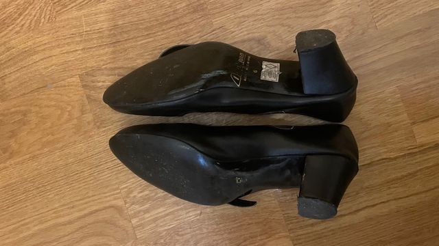 Zapatos de tacón negros