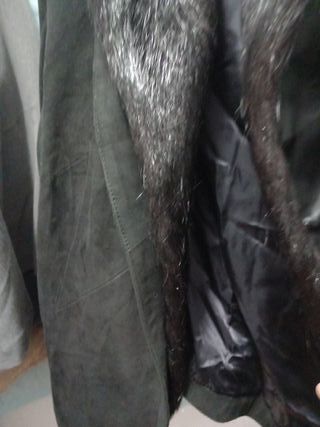 Abrigo de señora negro con detalles marrones