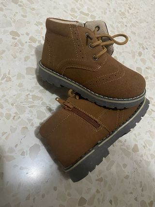 Botas niño marrones talla 27  nuevos nunca usados