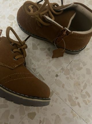 Botas niño marrones talla 27  nuevos nunca usados
