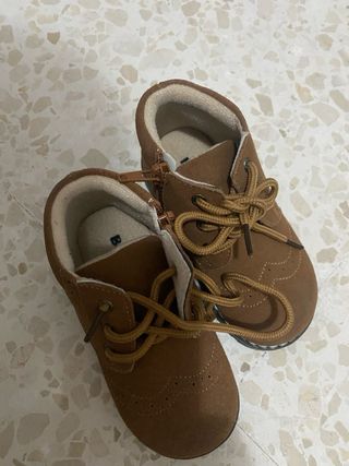 Botas niño marrones talla 27  nuevos nunca usados