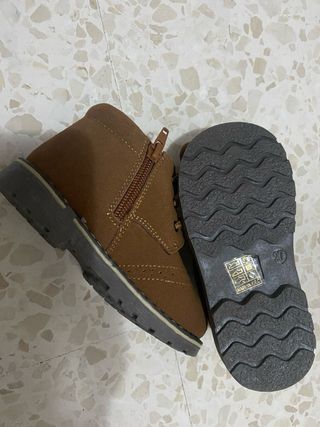 Botas niño marrones talla 27  nuevos nunca usados