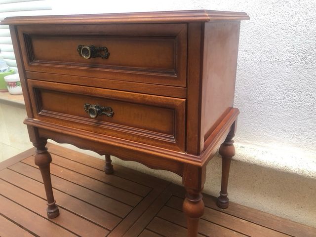 Mesita antigua de madera