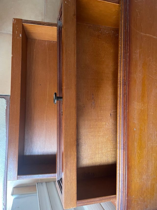 Mesita antigua de madera