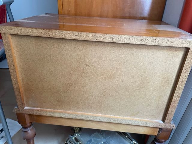 Mesita antigua de madera