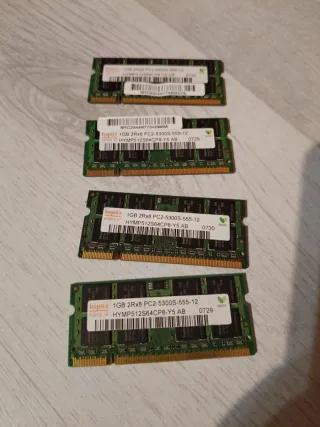 4x Banchi RAM Hynix 1GB DDR2 PC2-5300