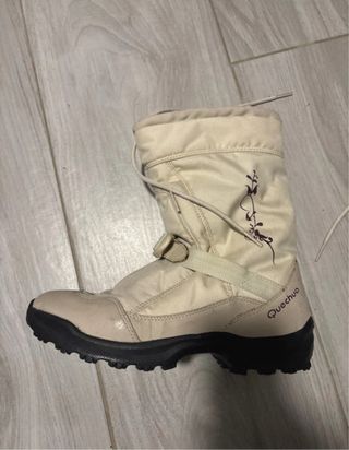 Scarponi da neve numero 40.