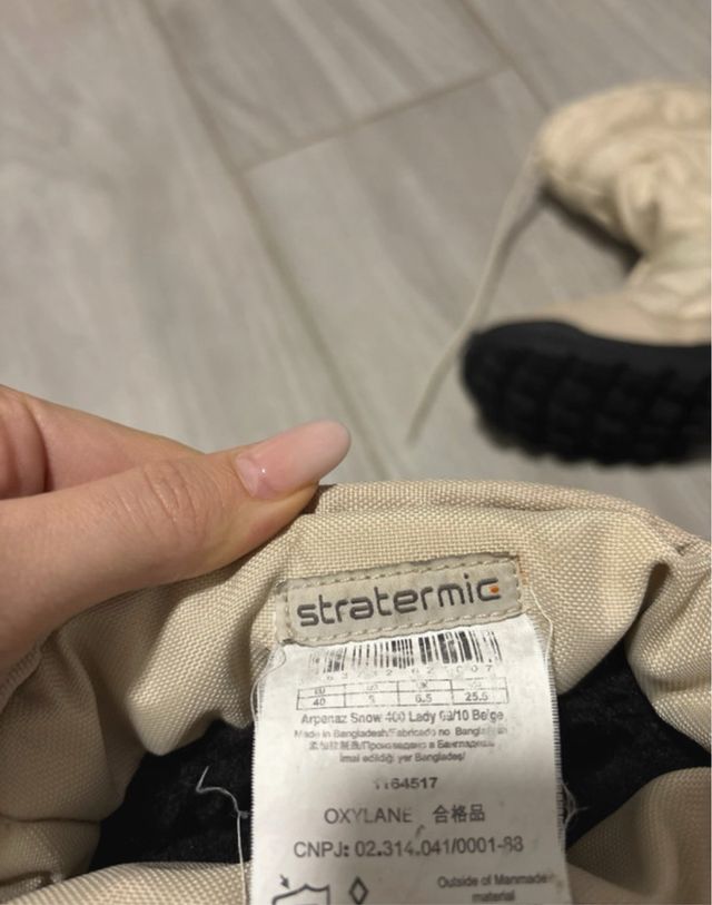 Scarponi da neve numero 40.