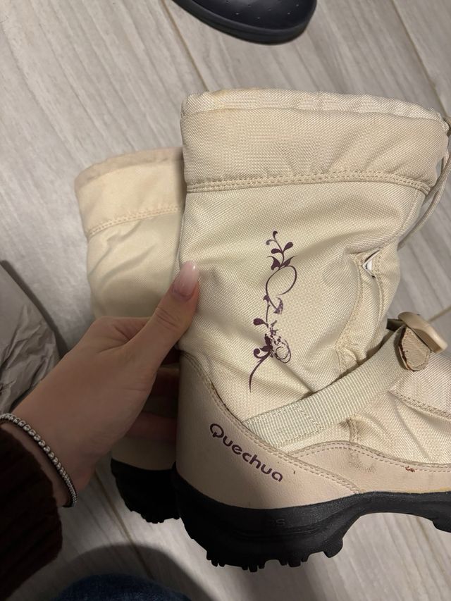 Scarponi da neve numero 40.