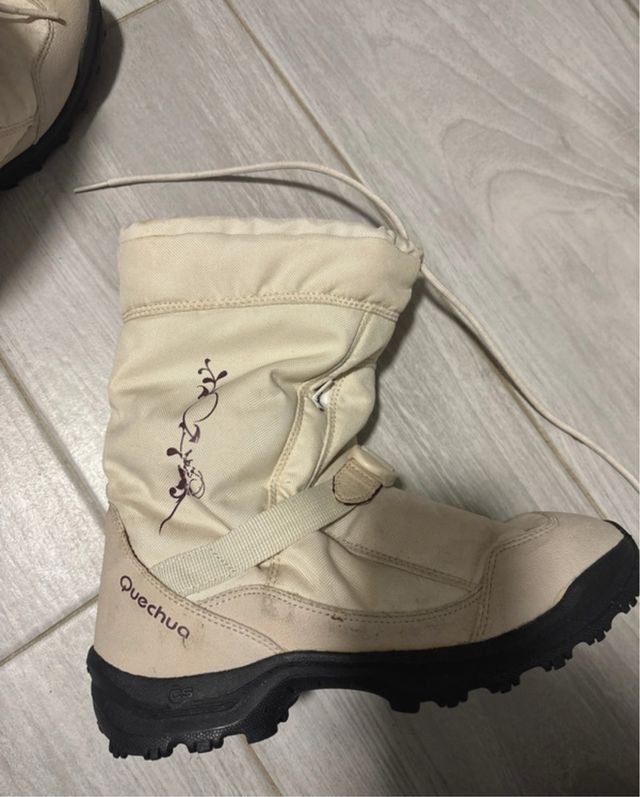 Scarponi da neve numero 40.