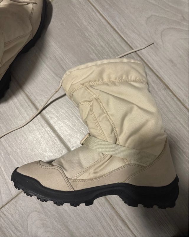 Scarponi da neve numero 40.