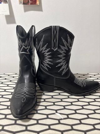 Botas de cowboy negras con bordado