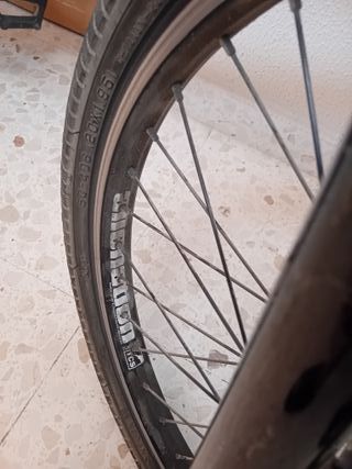 Bici BMX roja y blanca